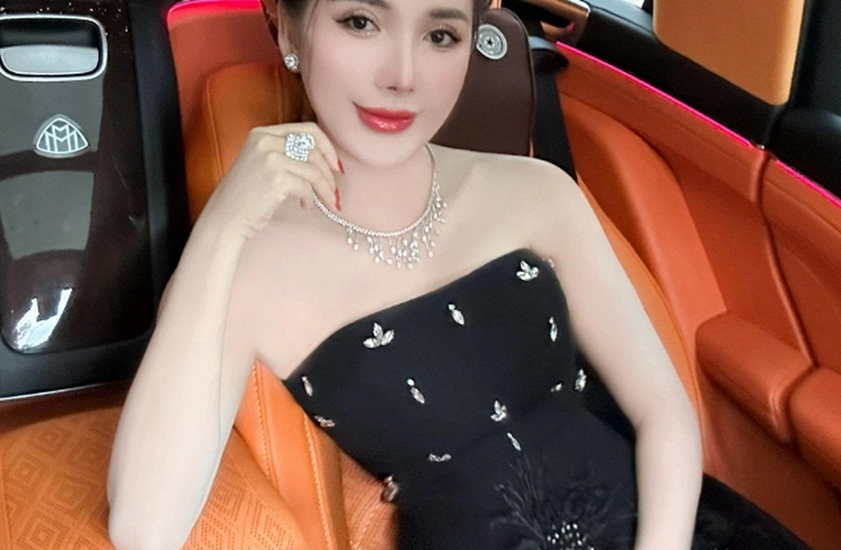 Miền Tây có 1 nhân vật chơi kim cương, đồ hiệu đổ đống: Cuộc sống hiện tại trong lâu đài 2 mặt tiền, diện tích 1.000m2