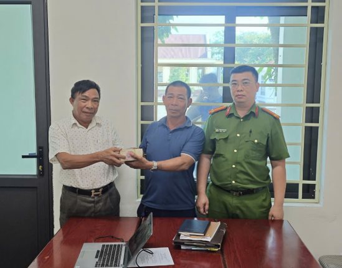 Người đàn ông SN 1966 bất ngờ được chuyển khoản 208.900.000 đồng, lập tức trình báo công an truy tìm nguồn gốc số tiền