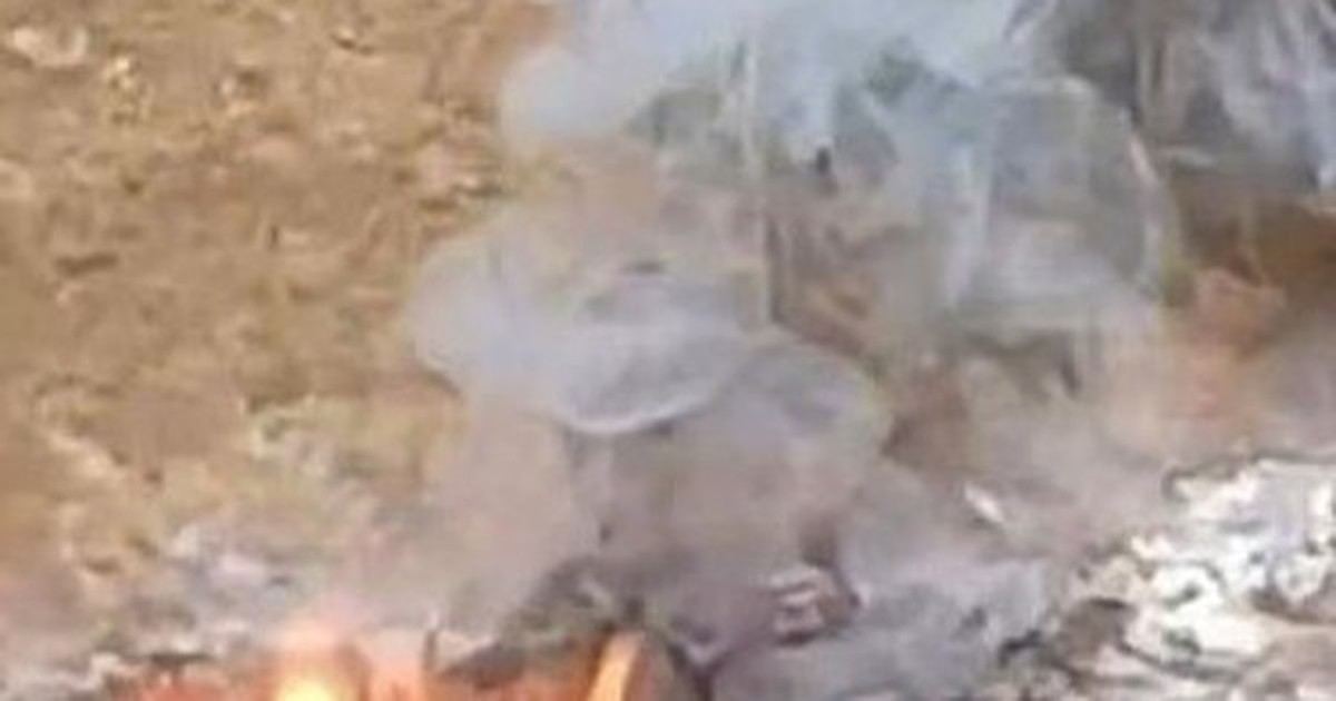 VIDEO: Đám cháy liên tục xuất hiện trên nền bê-tông vào thời điểm nắng nóng
