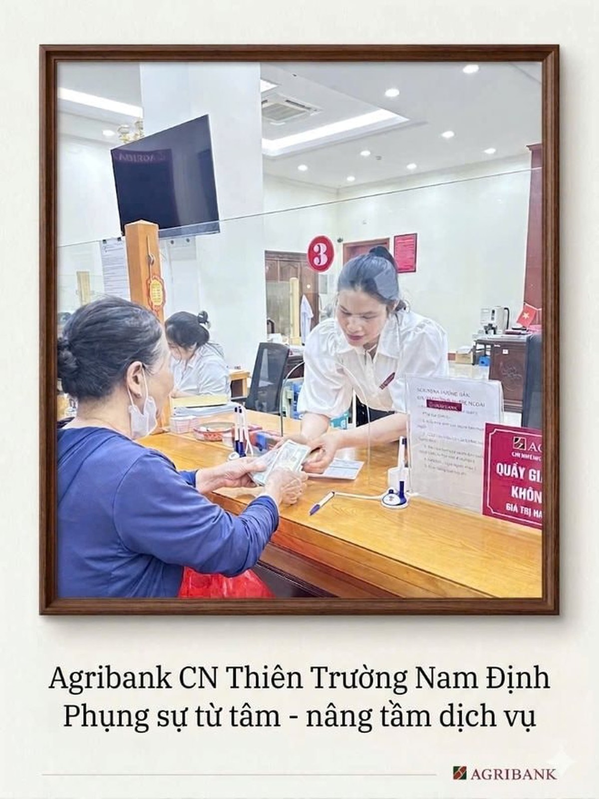 Phát hiện nội dung tin nhắn lạ, nhân viên ngân hàng Agribank giúp người mẹ ở Ninh Bình thoát vụ lừa đảo tinh vi khi "chuyển tiền đặt cọc nhà hộ bạn của con"