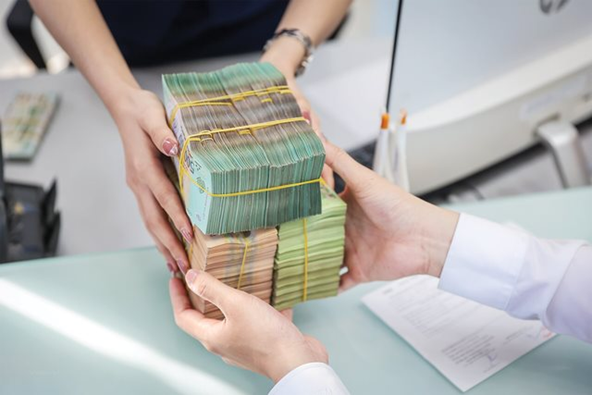 Nhân viên một ngân hàng chào lãi suất tiết kiệm gần 9%/năm dù chỉ niêm yết mức tối đa hơn 6%