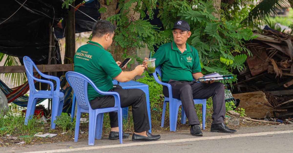 Môi giới đổ về phía Tây Bắc, dựng văn phòng, đặt bàn mong kiếm khách Vip từ dự án của Vinhomes