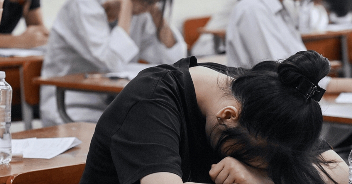 1 chi tiết trong bảng điểm thi vào lớp 10 của em gái khiến người chị bủn rủn tay chân: "Tôi không còn tâm trạng làm gì nữa"