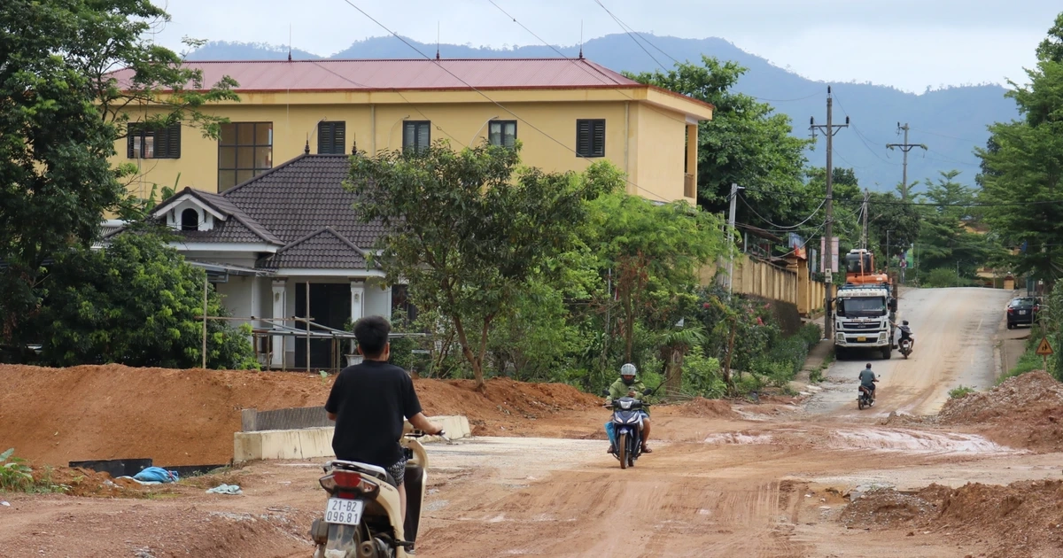 Người dân khốn khổ vì dự án chống ngập đào lên rồi... bỏ đó