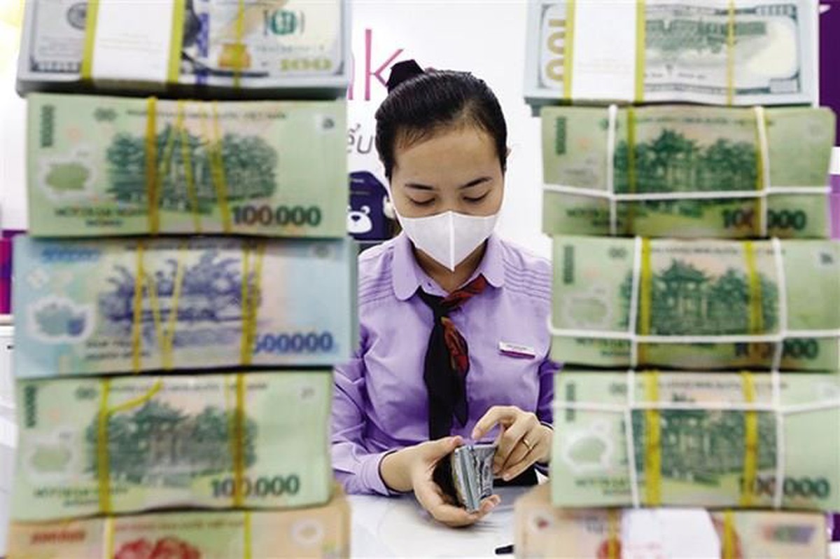 Vì sao ngân hàng vẫn khó huy động tiền gửi dù lãi suất tiết kiệm tăng mạnh?