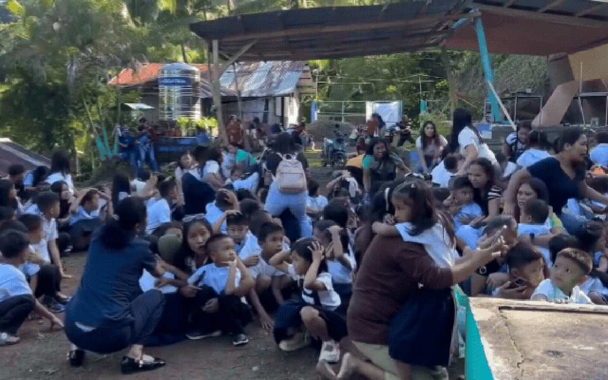 Động đất 7,8 độ ở Philippines: Ít nhất 15 người thiệt mạng, 200 người bị thương, người dân sơ tán khẩn cấp tránh sóng thần