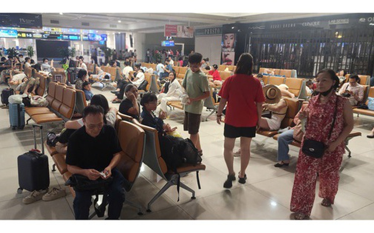 Hành khách chờ ở Nội Bài 3 tiếng, về Hải Phòng lúc hơn 3 giờ sáng vì diều tại sân bay Cát Bi