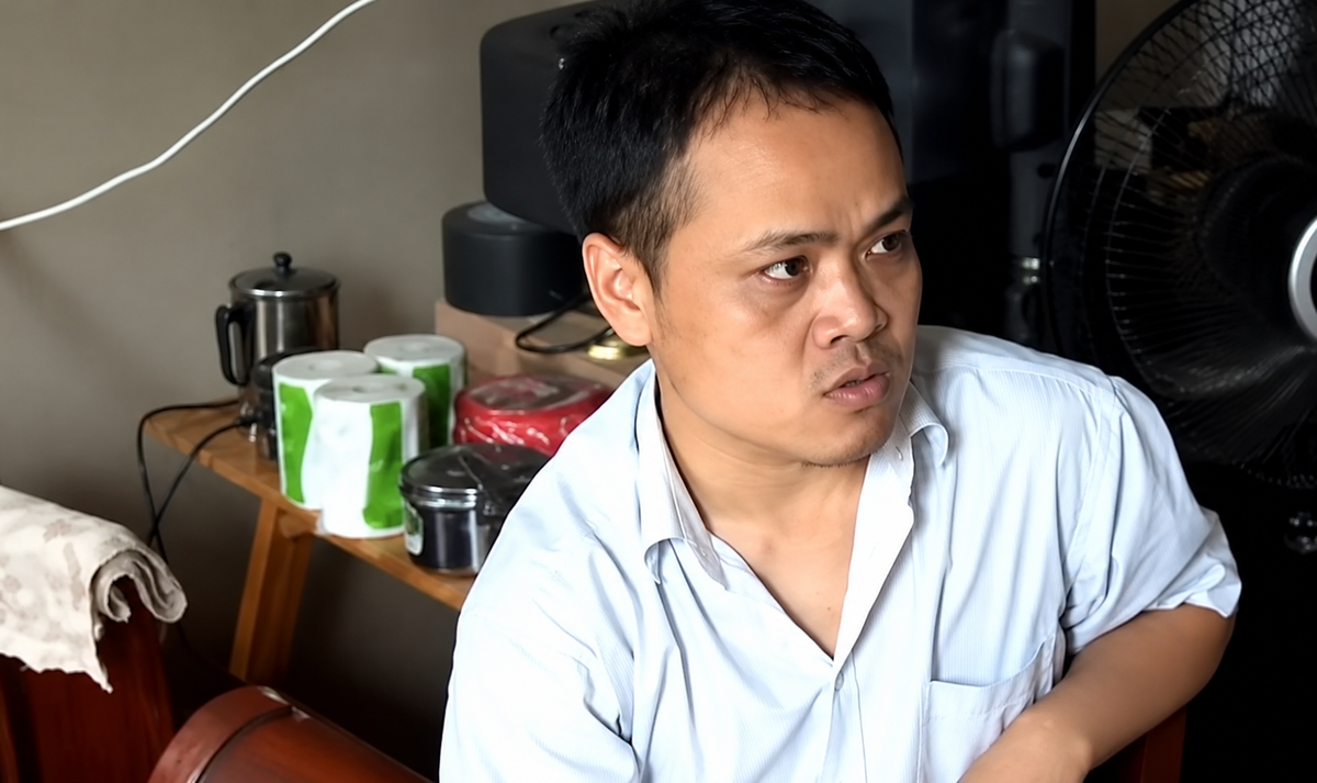 Nam sinh thi ĐH điểm cao nhất tỉnh nhưng ra trường ở nhà ăn bám suốt 9 năm, 4 lần bị cha mẹ đưa vào bệnh viện tâm thần
