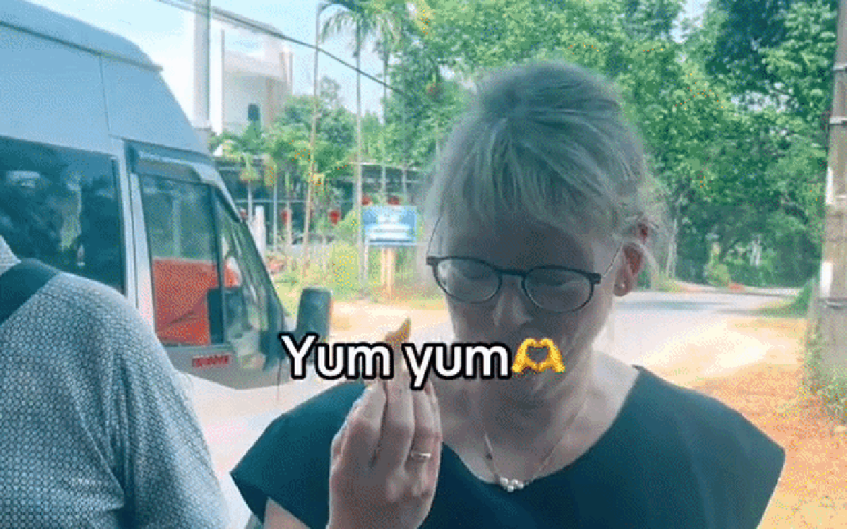 Khách Tây và chuyện ăn mít khi đến Việt Nam: Viết được thành tiểu thuyết 1.000 chương