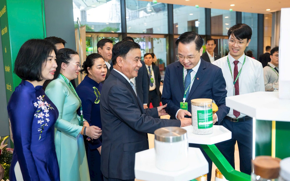 Mang giải pháp xanh đến đồng ruộng: Dấu ấn Vinachem tại Đại hội Đại biểu toàn quốc Hội Nông dân Việt Nam lần thứ IX
