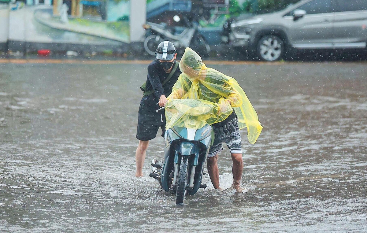Vùng áp thấp vào Biển Đông, miền Bắc sắp mưa lớn diện rộng trong 4 ngày