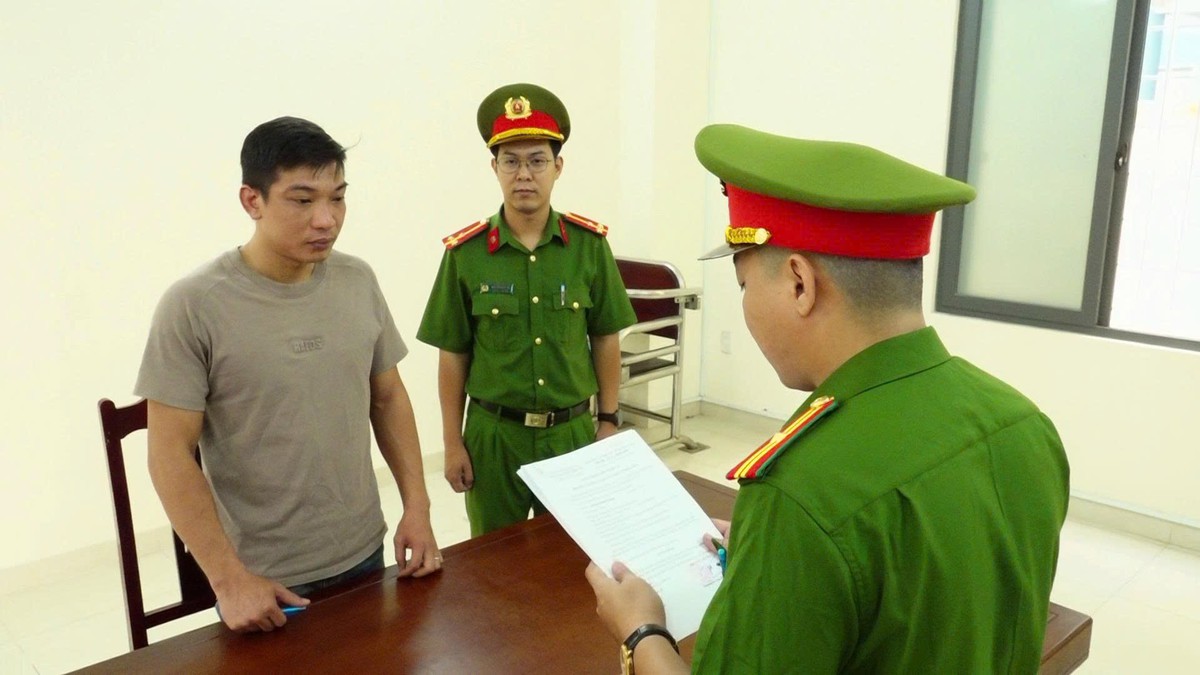 Ra quyết định khởi tố chủ kho giày dép Nguyễn Thành Hưng SN 1994
