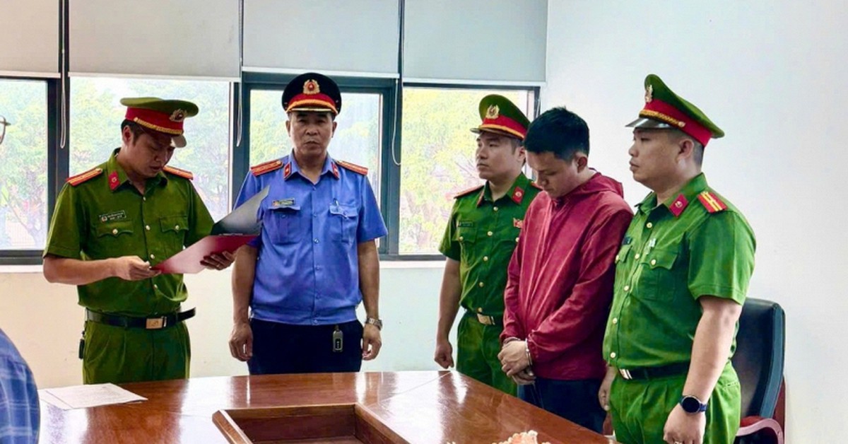 Thi hành lệnh bắt tạm giam cựu cán bộ ngân hàng Lê Văn Thành SN 1994