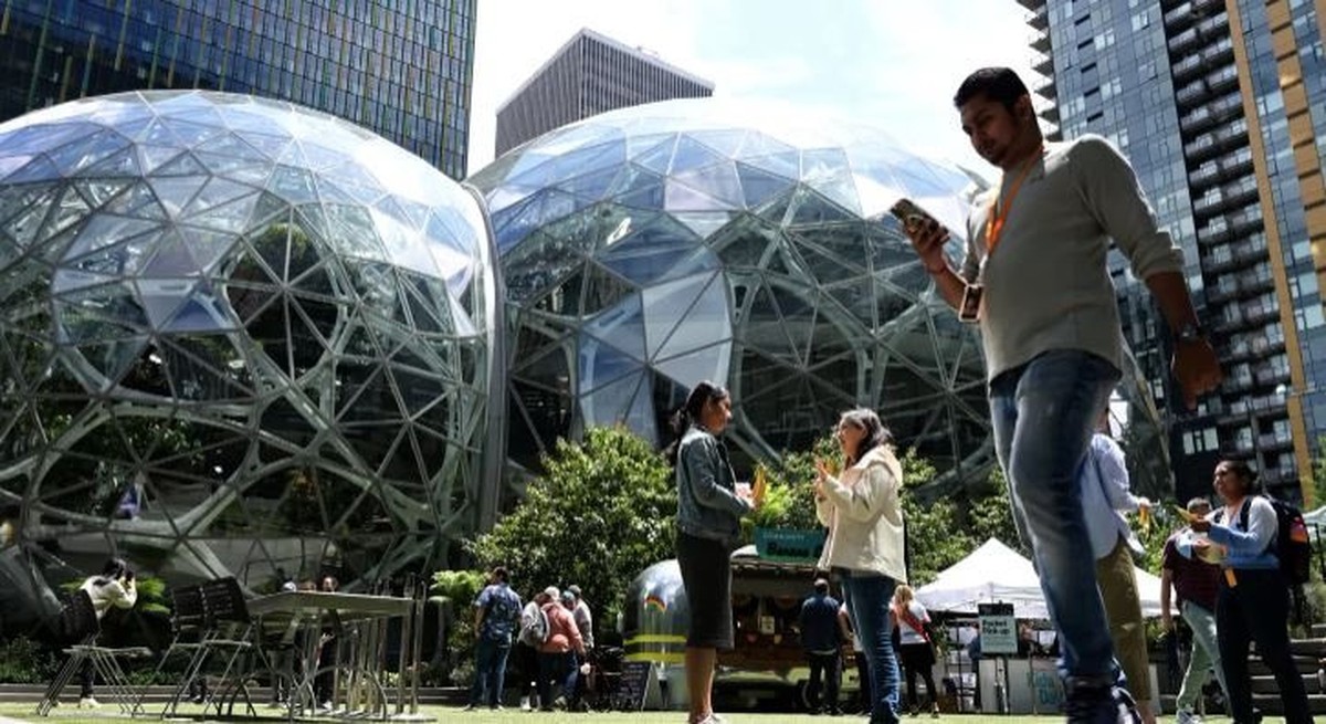 Cú sốc của 30.000 nhân sự Amazon: Bị sa thải qu...