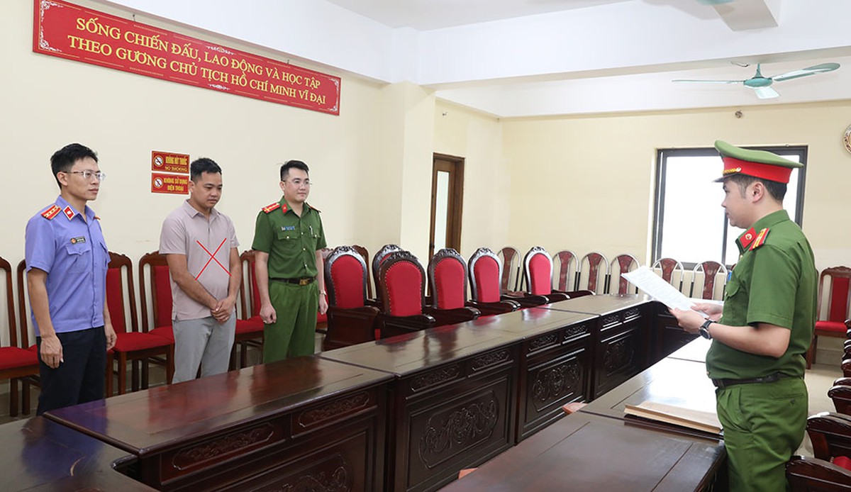 Khởi tố, cấm đi khỏi nơi cư trú với Nguyễn Mạnh Cường SN 1987