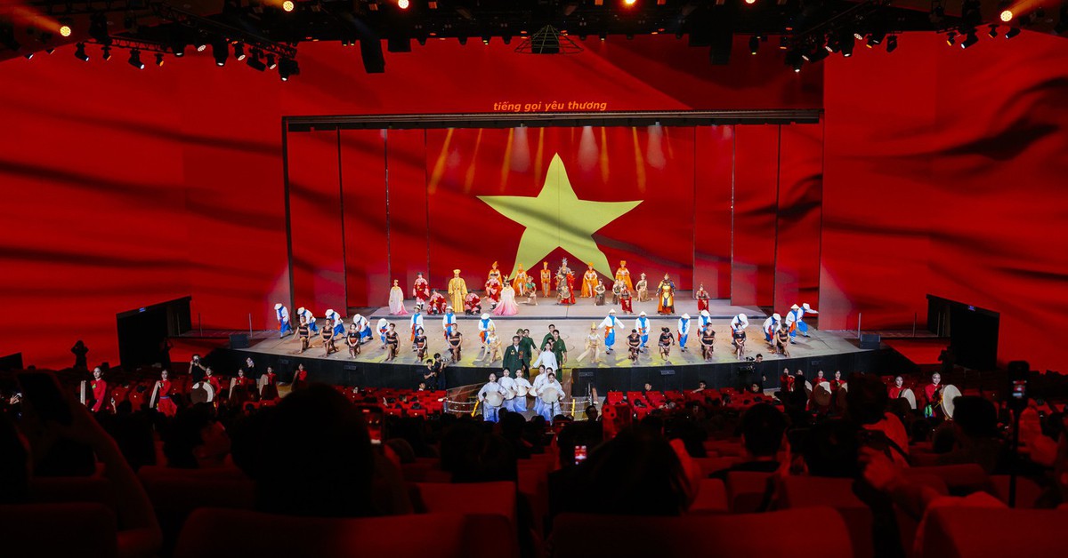 "Kỳ quan sân khấu" do tỷ phú Phạm Nhật Vượng đầu tư: Hơn 10.000 giờ tập luyện, có nhiều chi tiết viral khắp MXH