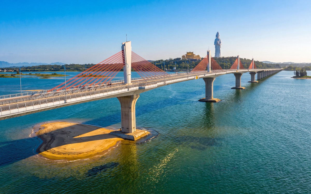 Hạ tầng nghìn tỷ mở lối cho những vùng biển mới ở Quảng Ngãi