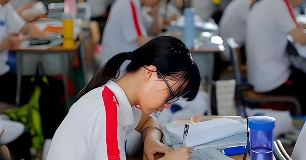 Mở tiệc mừng 5 ngày vì con thi ĐH điểm cao top 10 tỉnh, ngày giấy báo nhập học về, bố mẹ sững sờ khi đọc tên ngành
