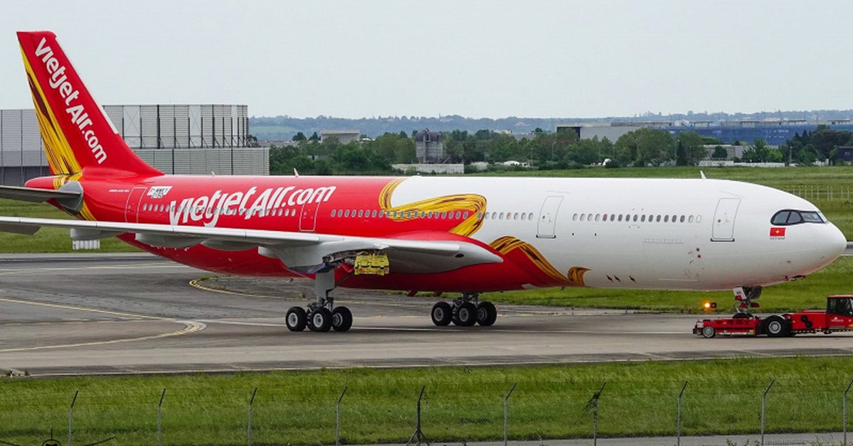 Cuối tháng 6, sân bay Pháp ghi nhận một máy lạ của Vietjet