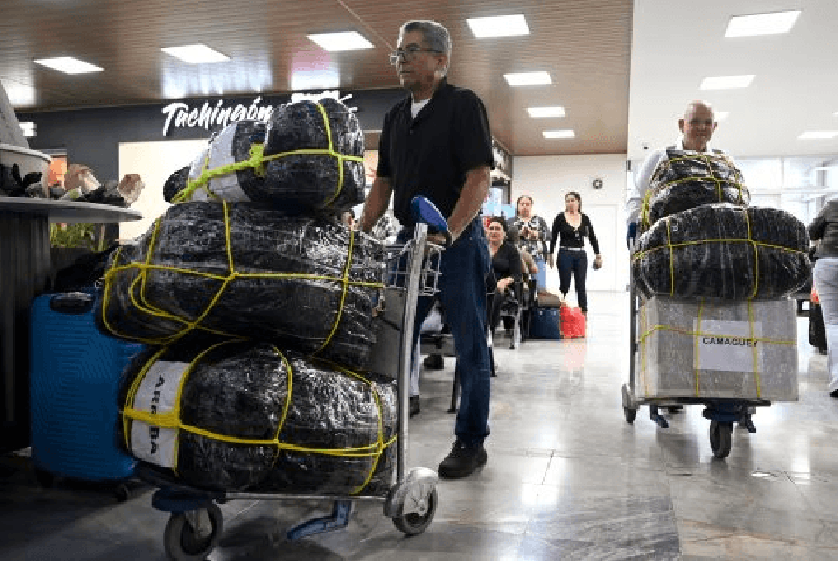 ‘Đội quân áo trắng’ mang về hàng tỷ USD cho Cuba lọt tầm ngắm của Washington, lãnh đạo một nước tuyên bố thà mất visa Mỹ còn hơn để họ rời đi