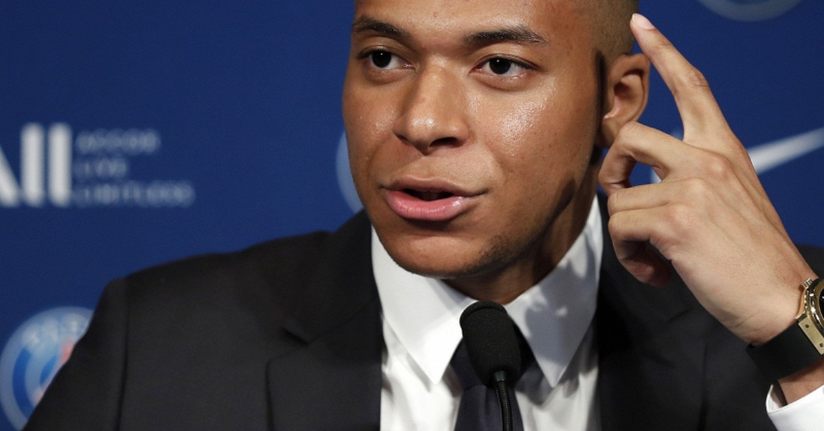 Mbappé ghi bàn bằng chân, ghi điểm bằng tiếng Anh!