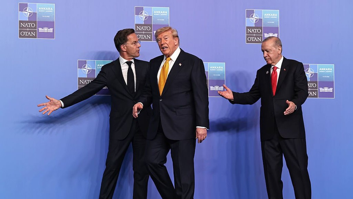 Hội nghị NATO đem tin vui 70 tỷ euro cho Ukraine, châu Âu vẫn "9 người 10 ý" - Ông Trump chấm "12 điểm"