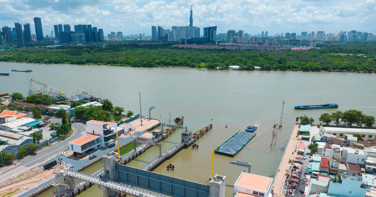 Thi công dự án chống ngập 10.000 tỷ, kênh Tẻ - Đôi tạm cấm luồng