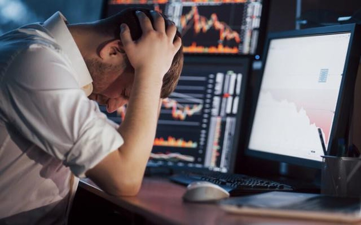 Một công ty dùng 1/4 tài sản để đầu tư chứng kh...
