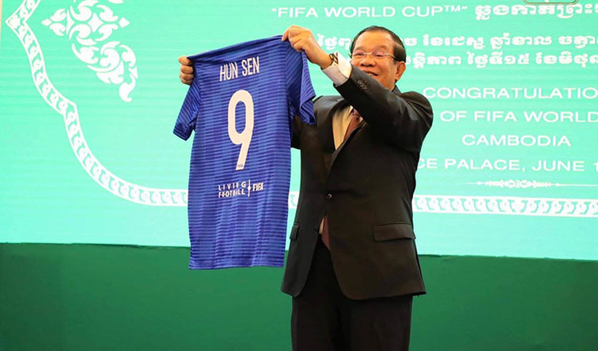 Ủng hộ cuồng nhiệt một đội bóng, ông Hun Sen gửi tin nhắn cho lãnh đạo nước này, chúc vô địch World Cup