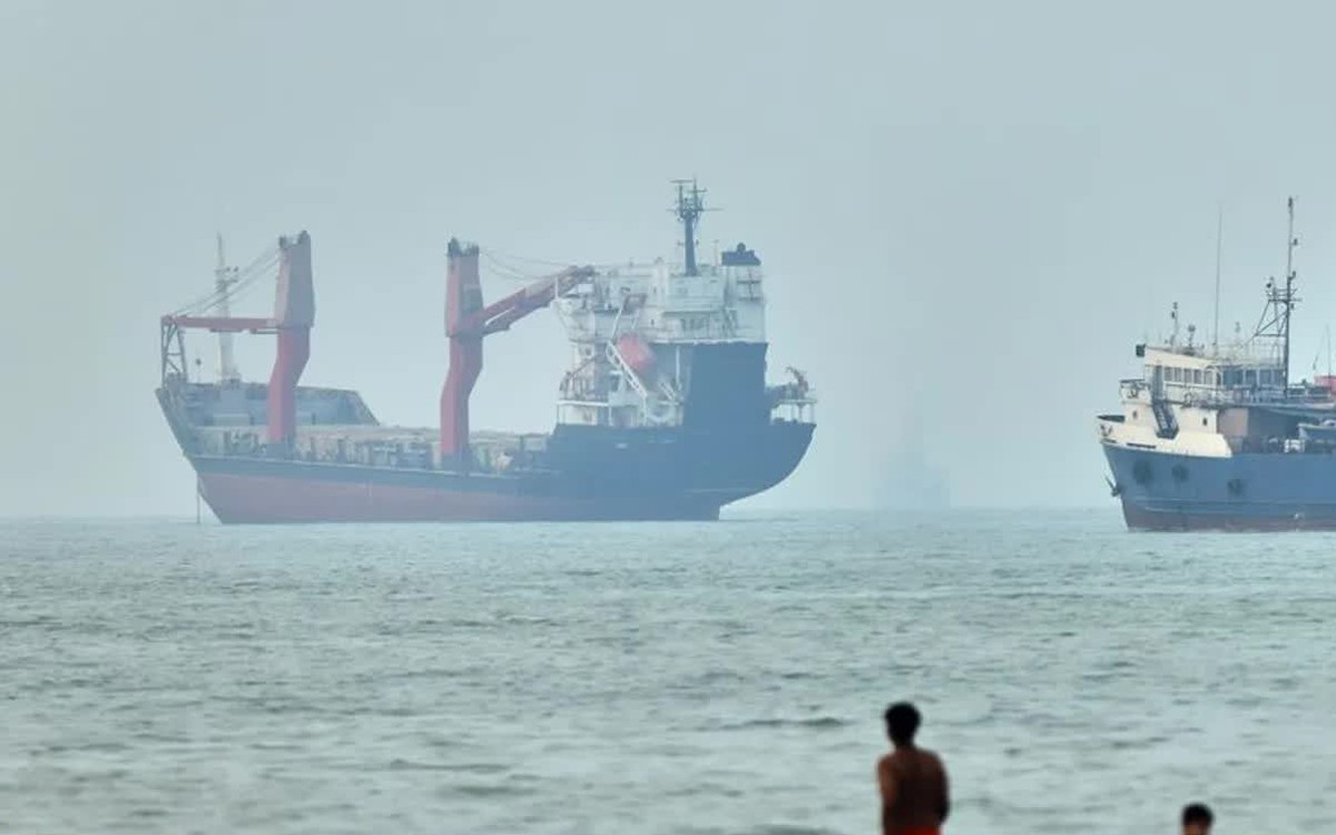 Iran nêu điều kiện mở lại eo biển Hormuz