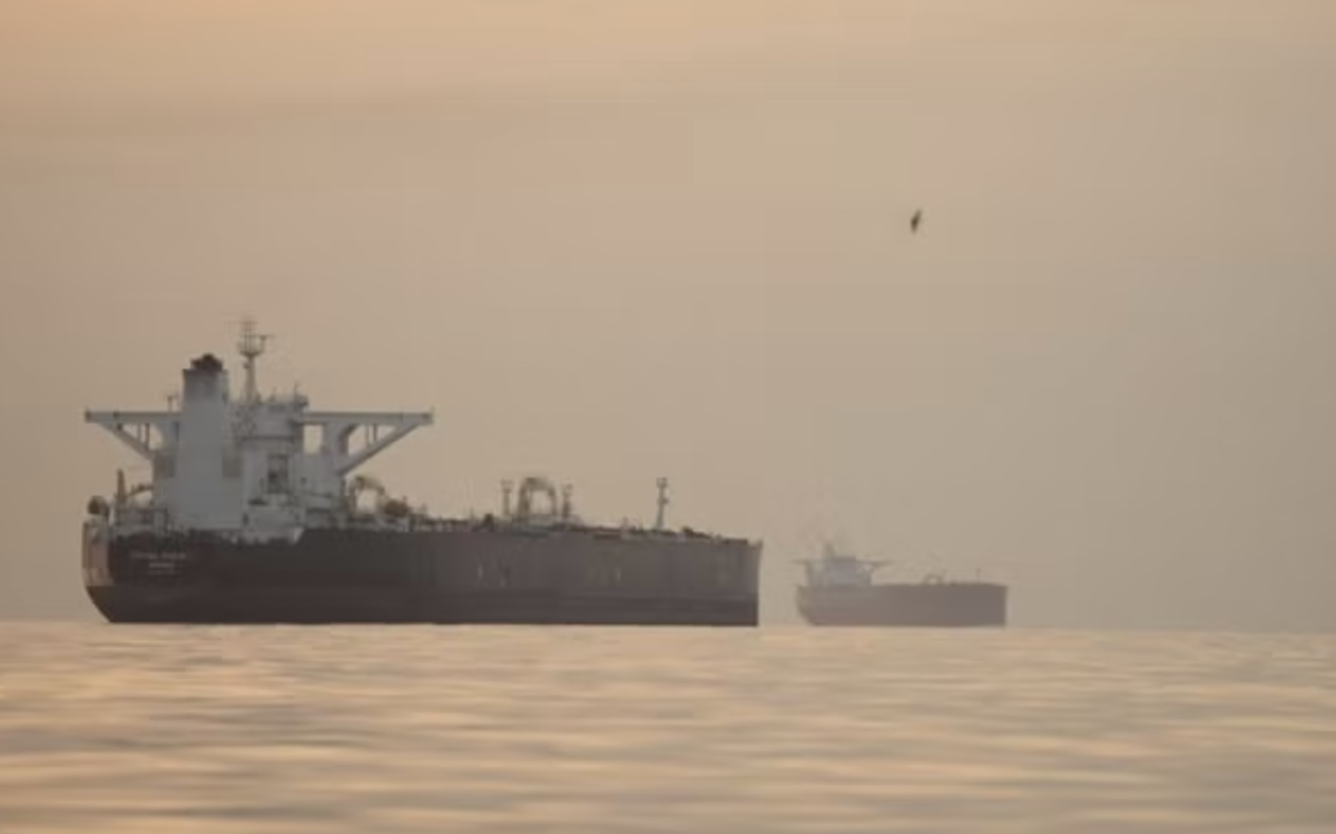 Hai tàu chở hàng va chạm mạnh ngoài khơi đảo Qeshm của Iran