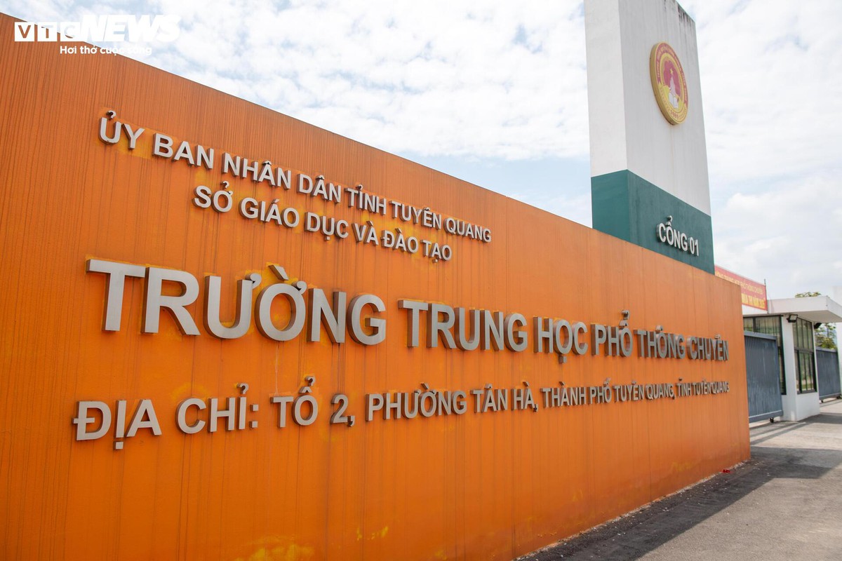 Nóng: Khởi tố Hiệu trưởng trường chuyên Tuyên Quang và 6 người trong vụ 147 điểm 10 môn Toán