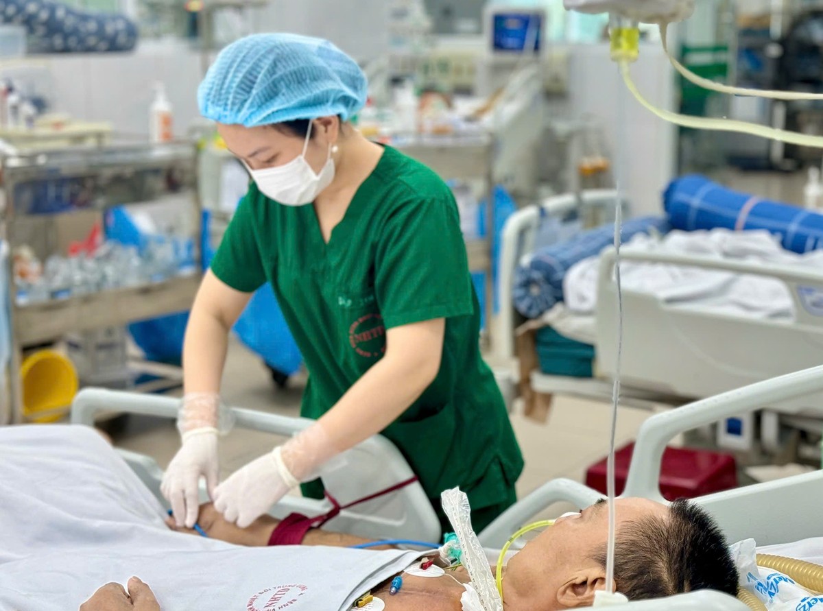 Tăng phụ cấp đặc thù cho nhân viên y tế