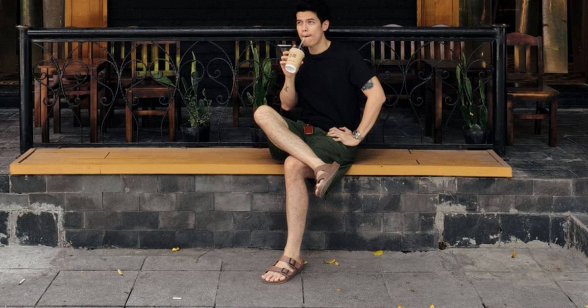 Người đàn ông gia thể khủng ở Hà Nội bỏ việc lương 20 triệu sáng đi bán cafe, tối đi hát