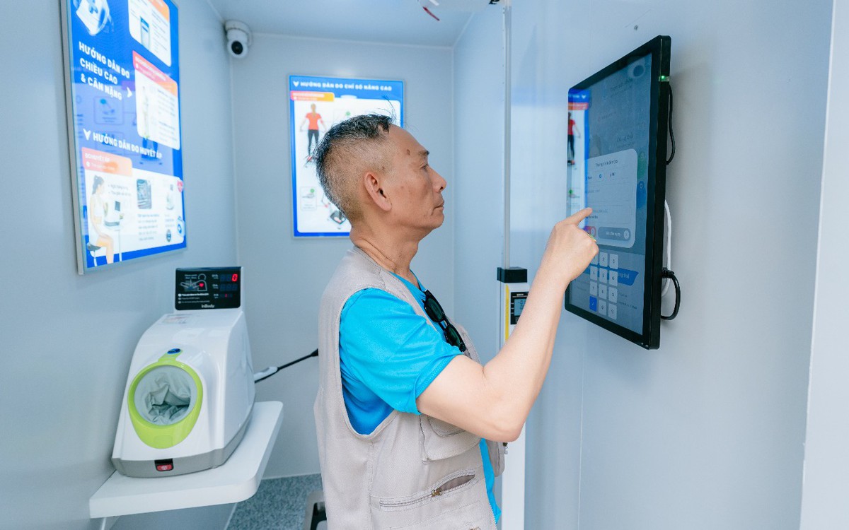 Thêm điểm tựa sức khỏe cho người dân TP.HCM: Trạm Công dân số lần đầu tiên có mặt ở phố đi bộ Nguyễn Huệ