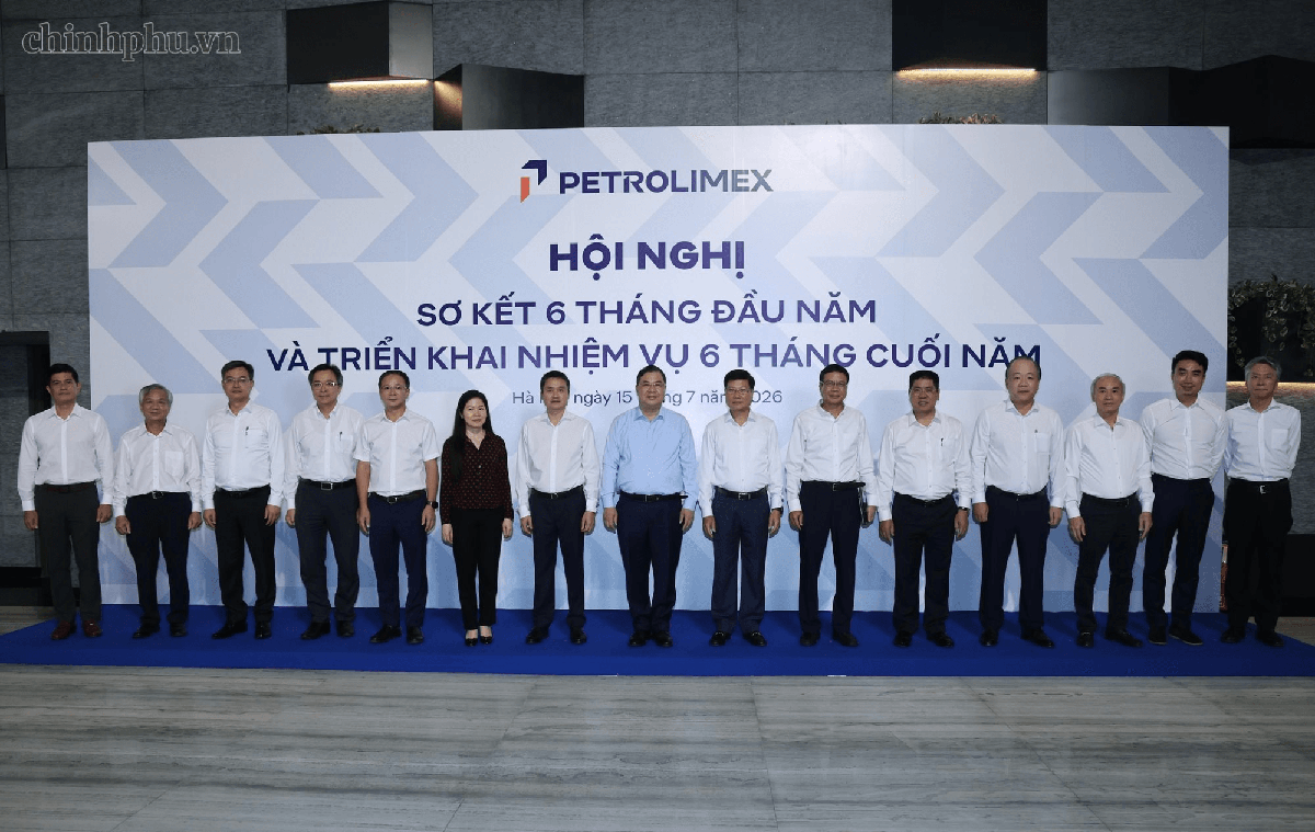 Petrolimex đạt 215.000 tỷ đồng doanh thu sau 6 tháng, tăng 49%