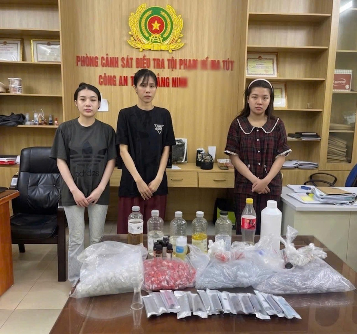 Ra lệnh bắt tạm giam Triệu Thị Thúy Nga SN 2007 cùng 3 người phụ nữ khác