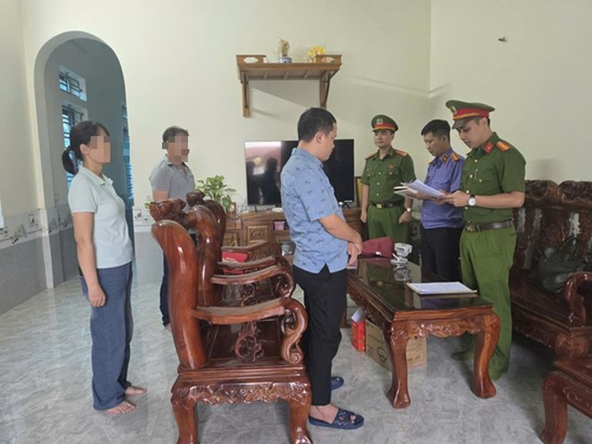 Thi hành lệnh khám xét chỗ ở, nơi làm việc, bắt tạm giam cựu thủ quỹ xã Trần Thị Thu Thảo SN 1970