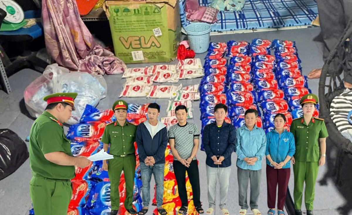 Công an ập vào kiểm tra, khám xét lúc 10 sáng, bắt tạm giam quản lý Phạm Thị Phương SN 1978