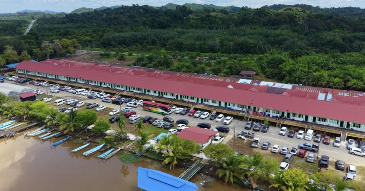 Ngôi nhà dài 250m có 780 người chung sống: Cứ có người cưới là lại nối dài thêm, đã tồn tại gần 100 năm