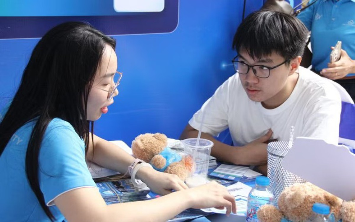 Nộp lệ phí xét tuyển đại học: Hệ thống vận hành thông suốt trong ngày đầu