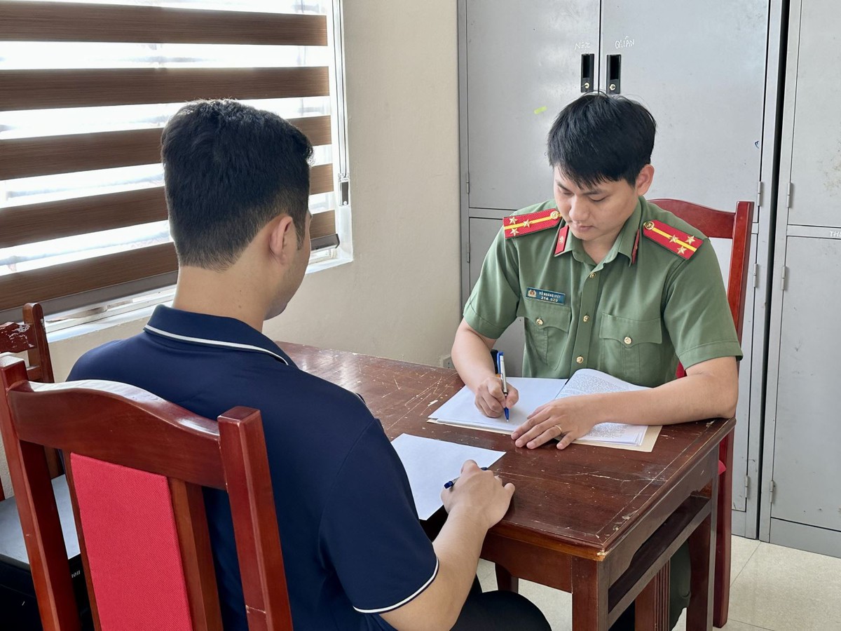 Điều tra loạt giao dịch trên trang B52, Bùi Đình Tăng SN 1988 và Nguyễn Văn Hậu SN 2000 bị khởi tố