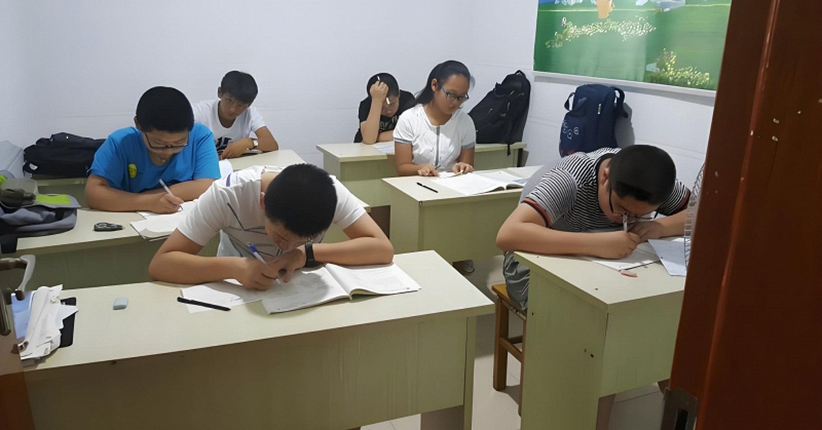 Con học thêm suốt 4 năm, gia đình chi hơn 2,2 tỷ đồng nhưng điểm số vẫn "giậm chân tại chỗ", người cha quyết kiện trung tâm