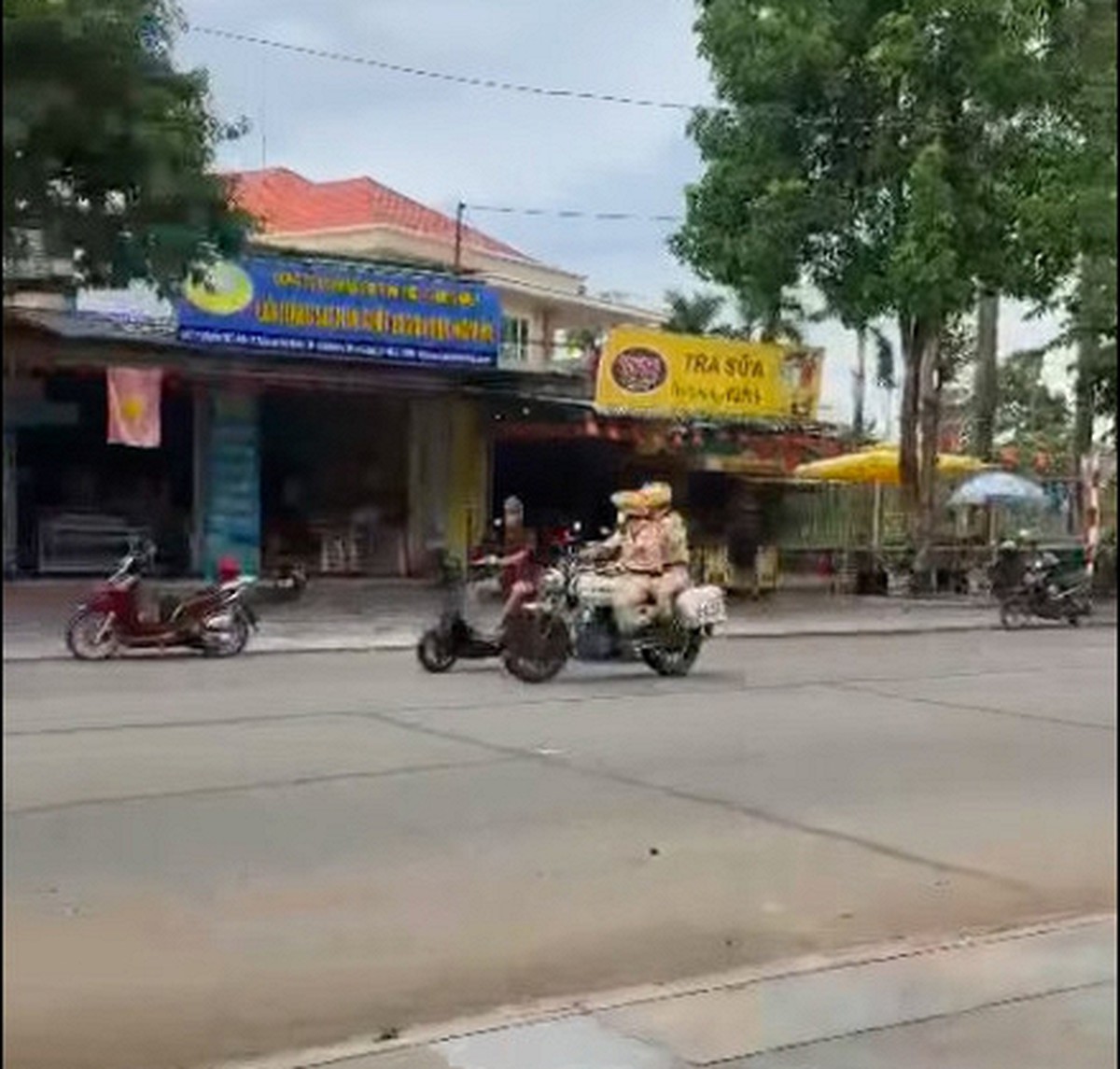 Vụ tố CSGT truy đuổi, đánh người vi phạm ở Gia Lai: Xuất hiện clip mới, triệu tập 2 cán bộ
