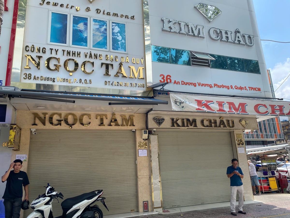 Người TP.HCM "toát mồ hôi" đi bán kim cương