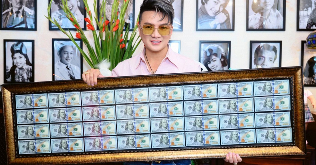 Đàm Vĩnh Hưng được tặng 1 khung toàn tiền đô la: "Tôi xém xỉu nhưng phải bình tĩnh lại"