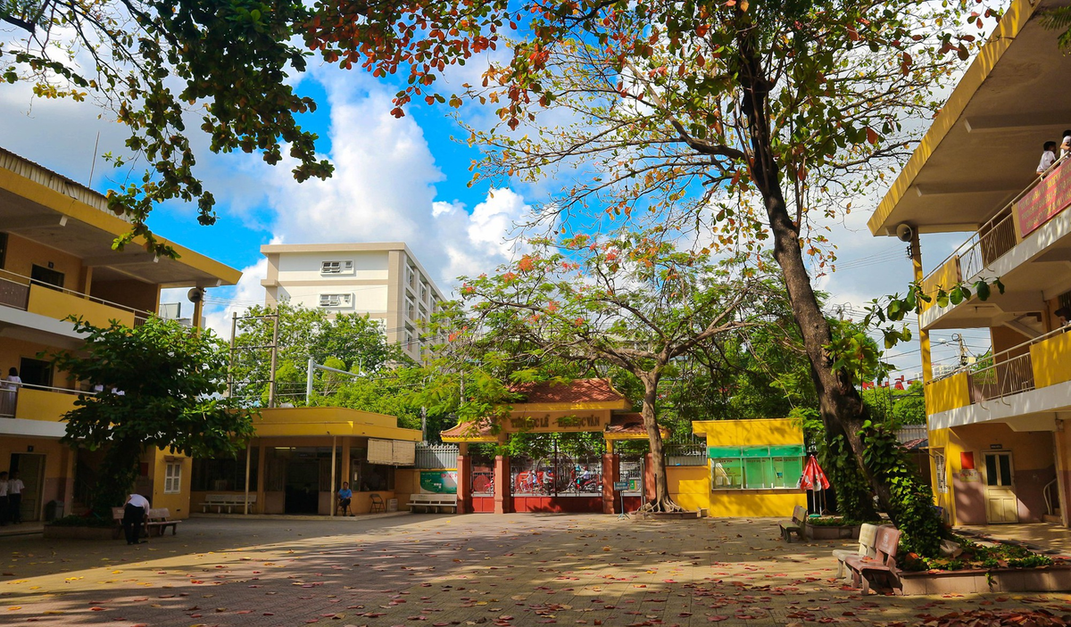 Ngôi trường cấp 3 hơn 10 năm liên tiếp giữ "ngôi vương" điểm chuẩn vào lớp 10 TP.HCM
