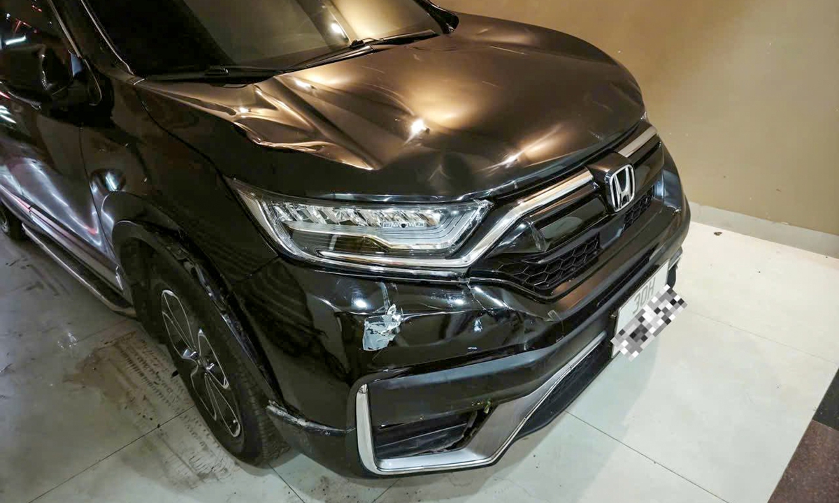 Xác minh tài xế ô tô lao lên vỉa hè tông 2 người rồi rời khỏi hiện trường