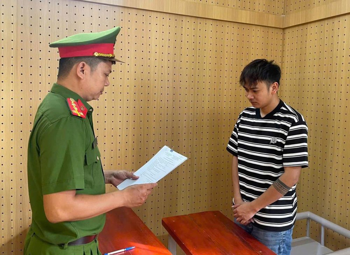 Điều tra giao dịch chuyển khoản 28 triệu đồng rạng sáng 10/7: Khởi tố Trần Đình Hoàng và Bùi Công Dũng