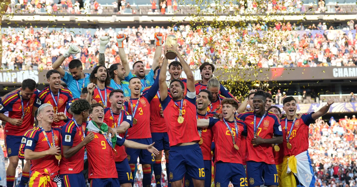 Hé lộ khoản thưởng dành cho tân vương World Cup...